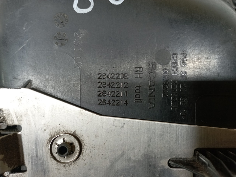 Ручка двери наружная правая 2020г