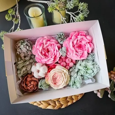 Новогодний зефир цветы «Роза и Пионы» / 16*23 см Фото Фотография Новогодний зефир цветы «Роза и Пионы» / 16*23 см купить в магазине Афлора