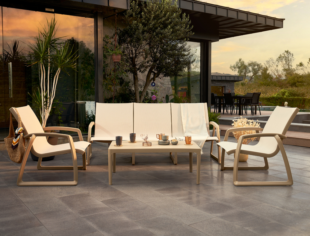 Диван пластиковый трехместный Siesta Contract Pacific Lounge, бежевый