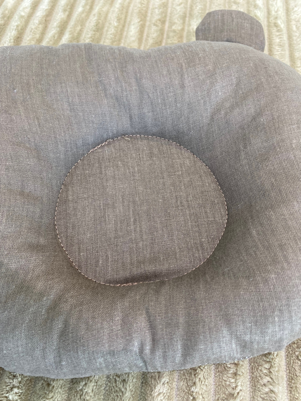 Подушка анатомическая однотонная, "Мишка"