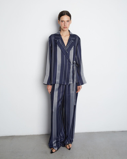 Костюм в пижамном стиле из шелка в полоску темно-синий/белый