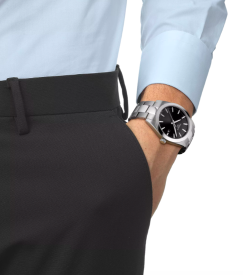 Tissot T127.410.11.051.00 на руке