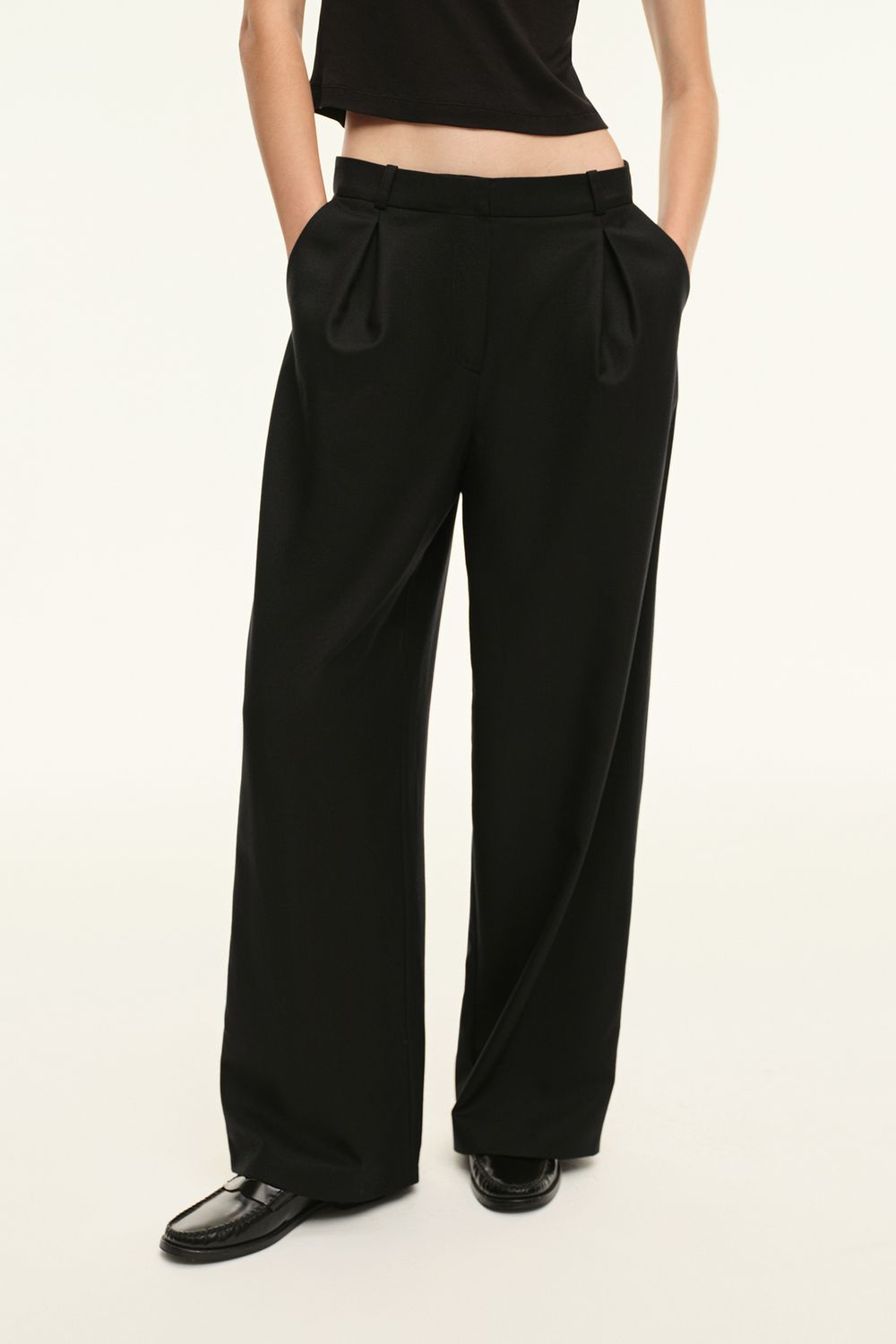 Брюки широкие с защипами (Base route), черные