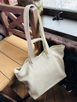 Женская сумка-шоппер из натуральной кожи белого цвета