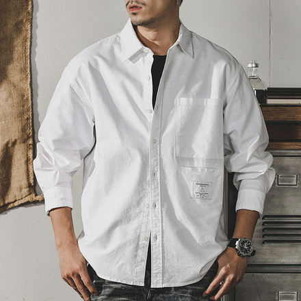 Белая хлопковая рубашка мужская с длинными рукавами и накладным карманом