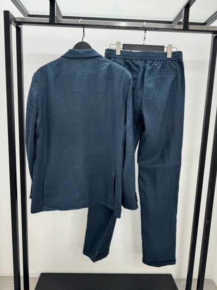 Льняной костюм Kiton