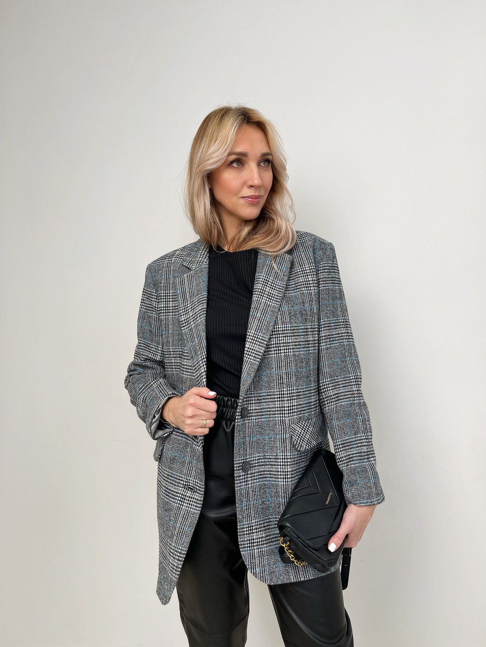 Лонгслив в рубчик черный 2