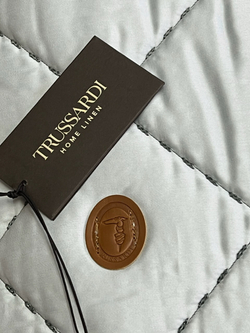 Покрывало 260х270 Trussardi Seam Line светло-серое