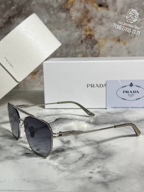 Солнечные очки Prada