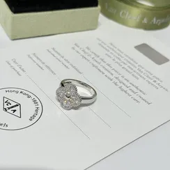 Кольцо Van Cleef & Arpels Alhambra