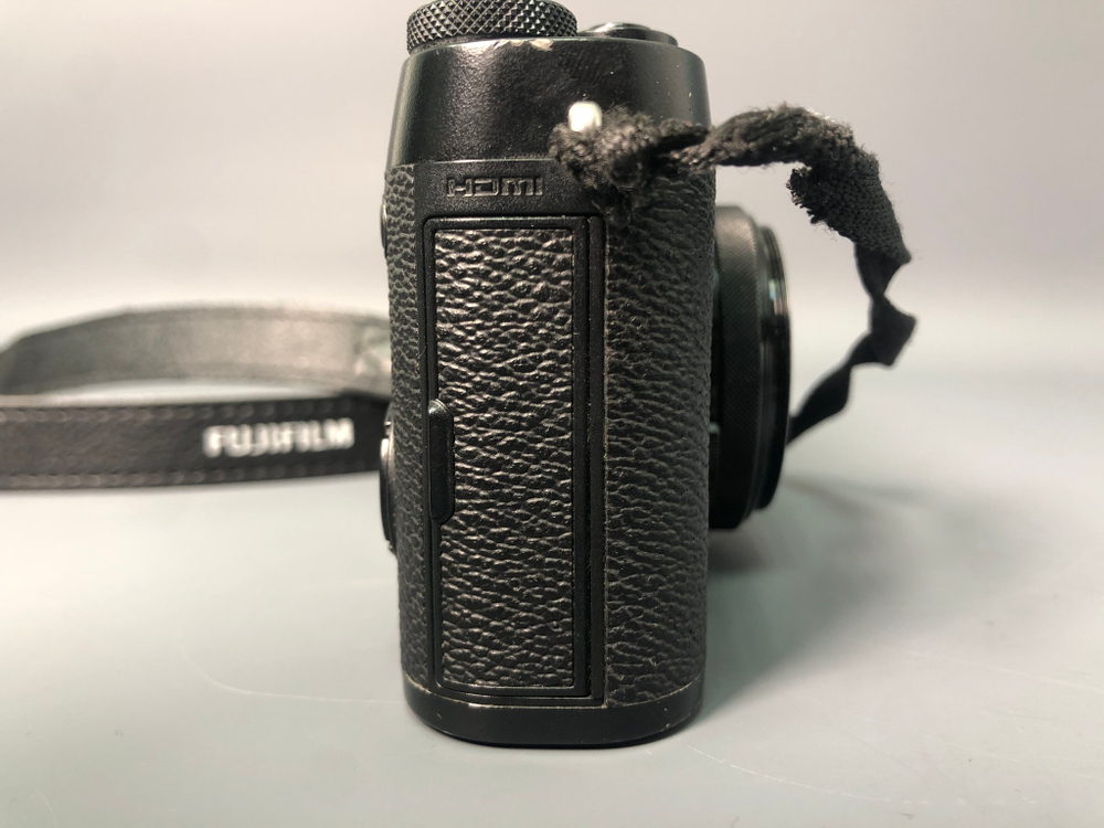 Fujifilm X100F, 64105 кадров пробега.
