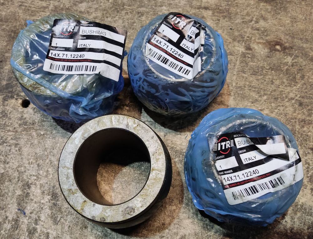 Втулка 14X-71-12240