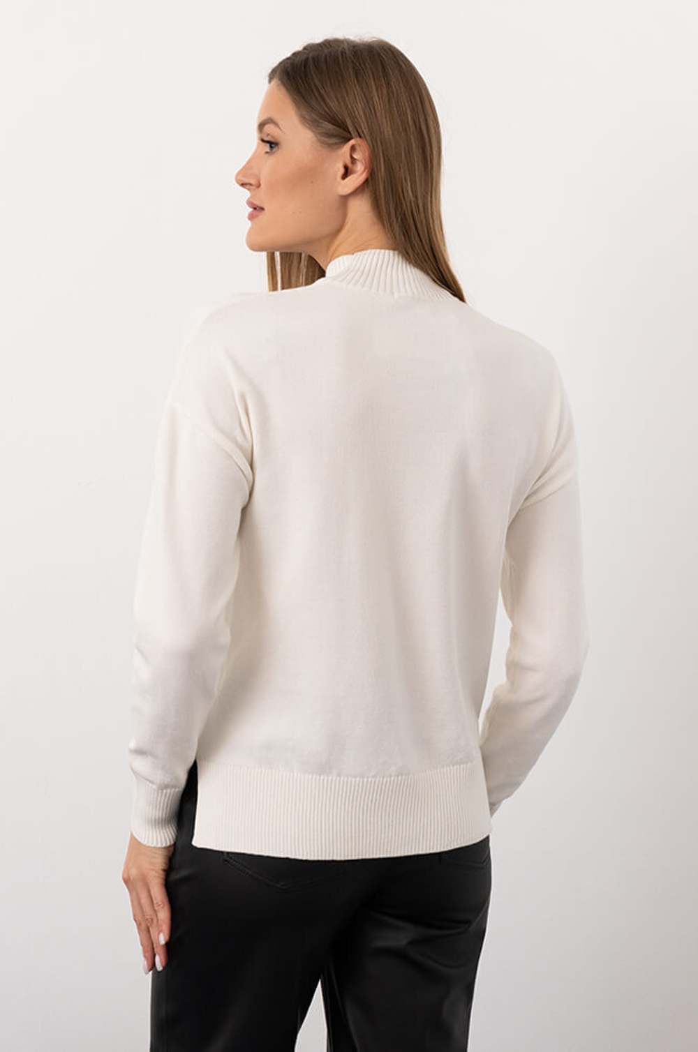 23129 Свитер женский (молочный)
