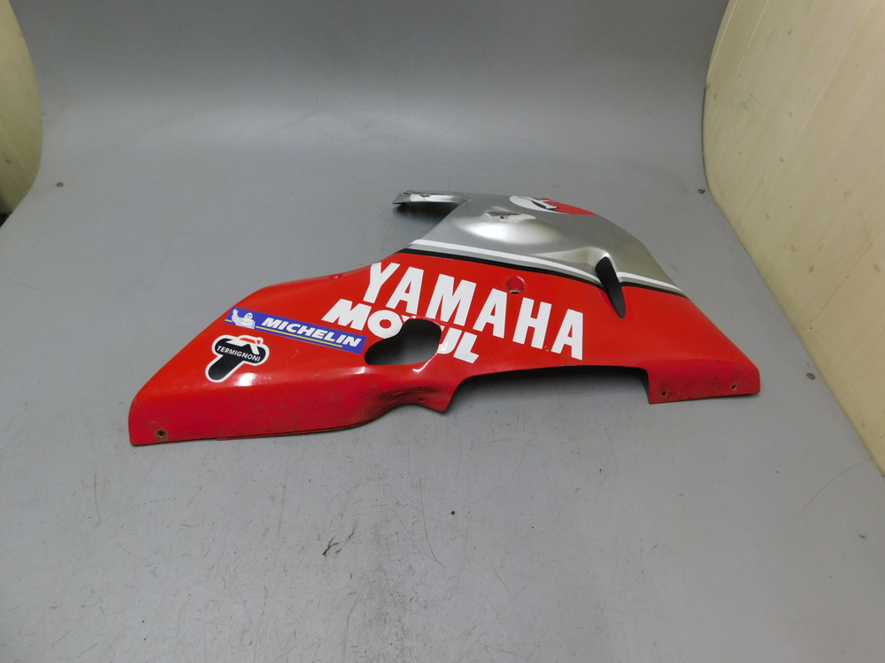 Пластик нижний правый Yamaha YZF-R1