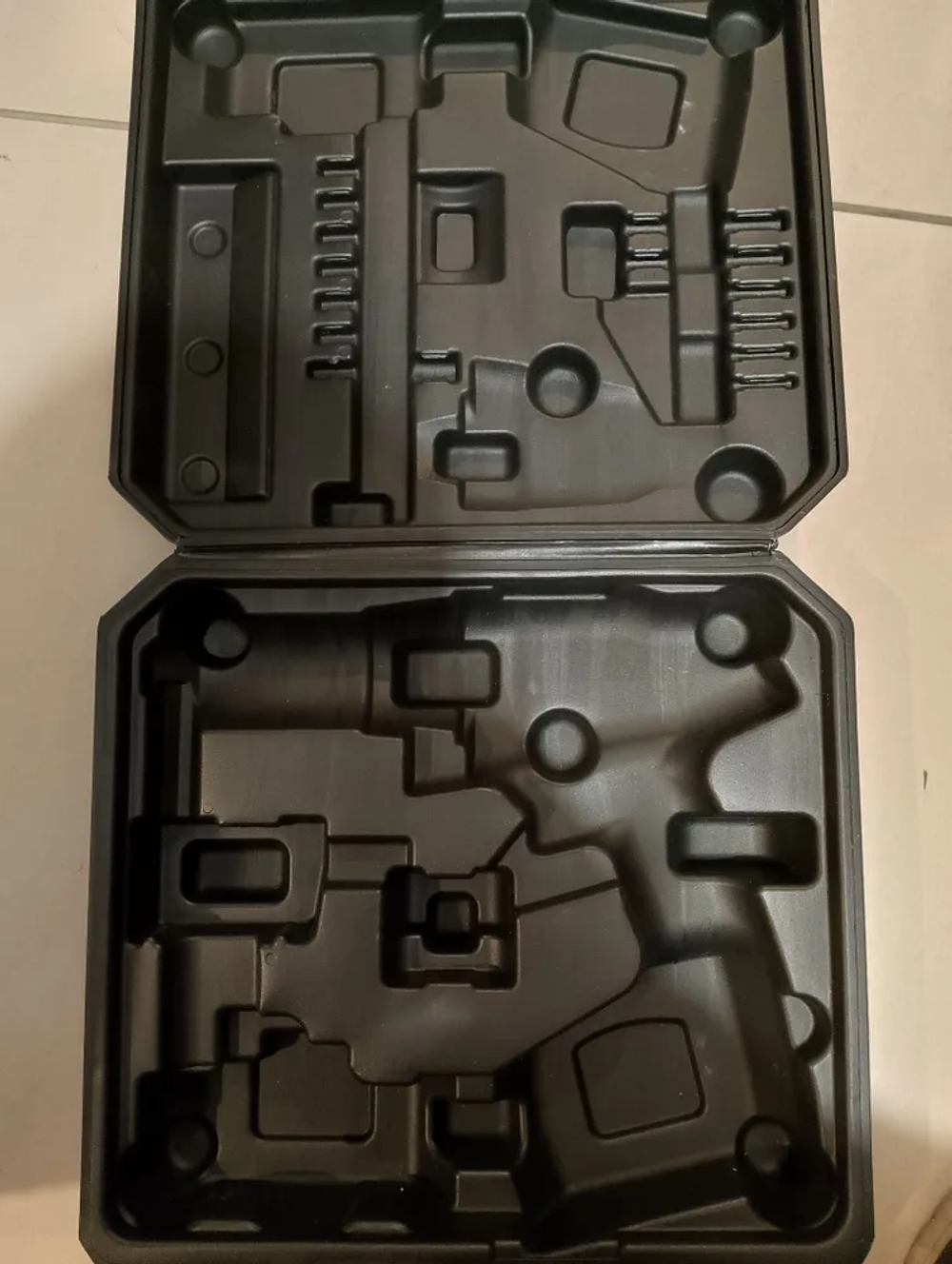 Кейс для шуруповерта унив. 12, 14В (Внешние размеры-30х30х9,5см)