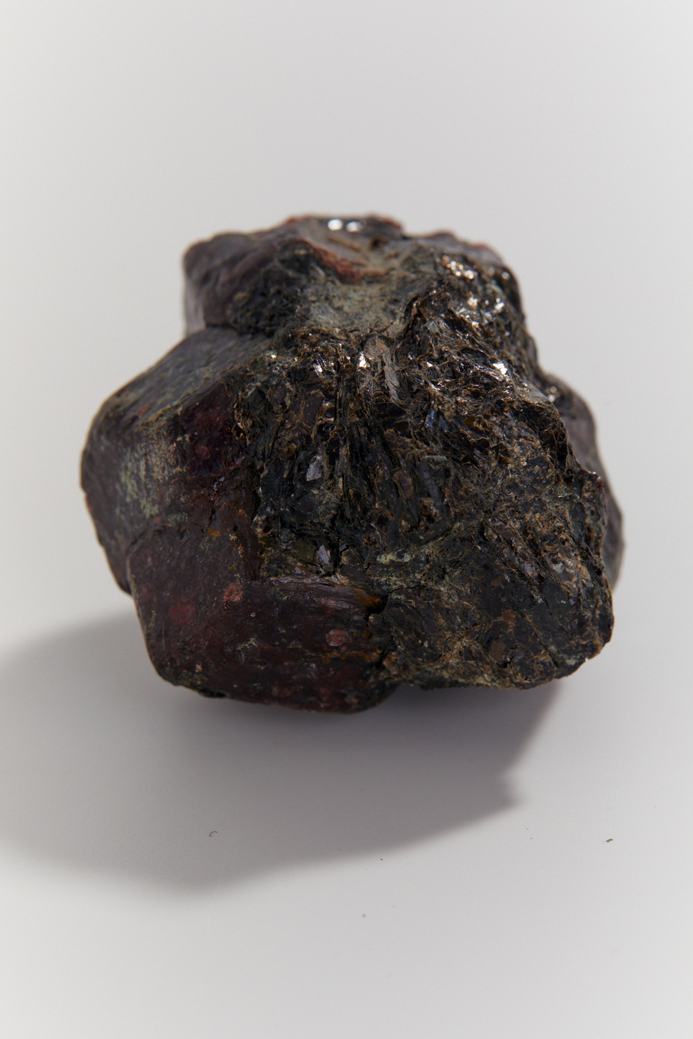 Альмандин (гранат) кристалл М