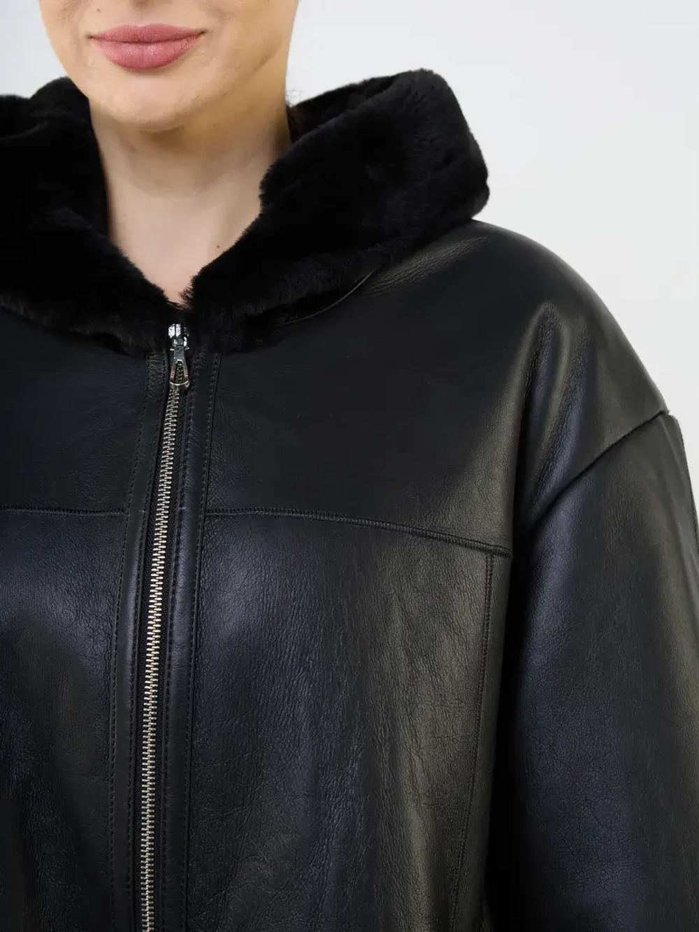 Дубленка зимняя натуральная с капюшоном