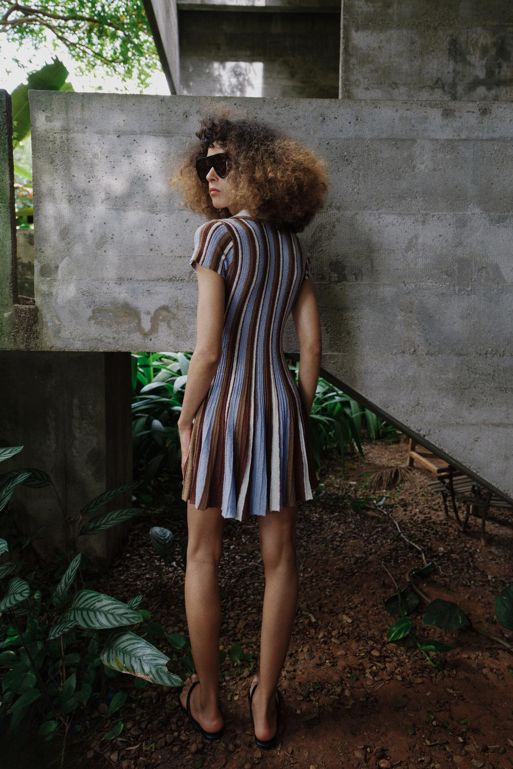 ZARA ПОЛОСАТОЕ ПЛАТЬЕ С ВОРОТНИКОМ ПОЛО, КОРИЧНЕВО-СИНИЙ