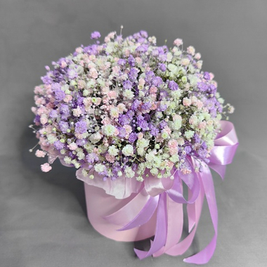 Композиция с цветной гипсофилой