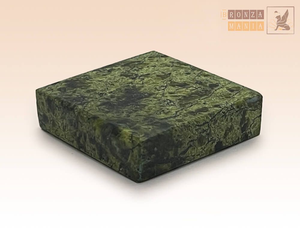 подставка прямоугольная из змеевика 35x35x10