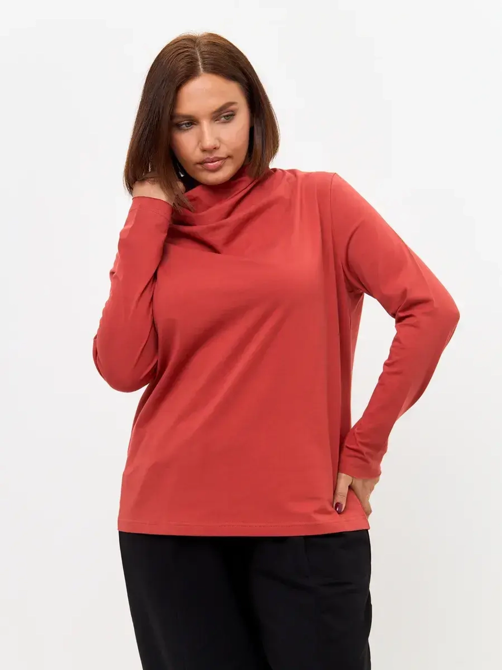 Лонгслив с цельнокроеным воротником