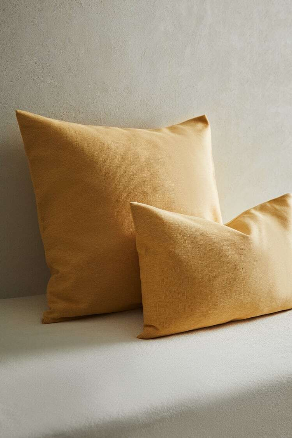 ZARA HOME ОДНОТОННЫЙ ЧЕХОЛ ДЛЯ ДЕКОРАТИВНОЙ ПОДУШКИ, ЖЕЛТЫЙ