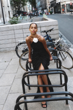 Платье макси драпированное из шифона с цветком