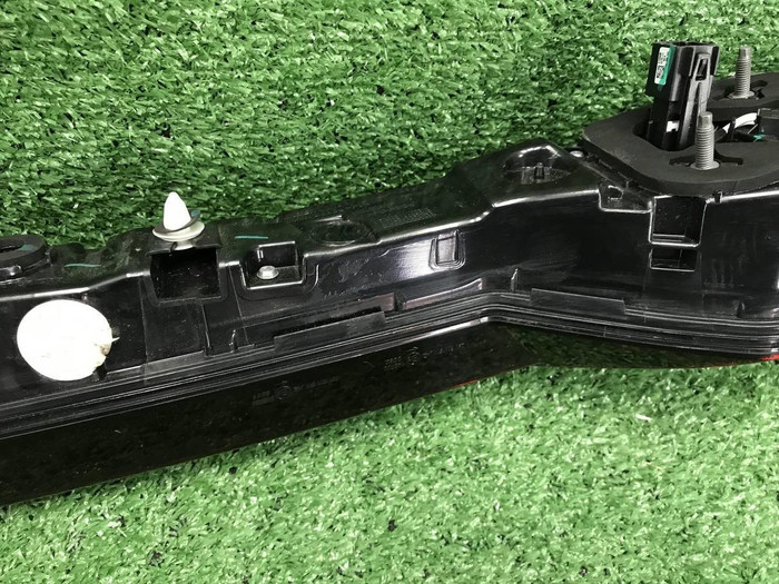 Фонарь крышки багажника Geely Monjaro (2021-н.в.)