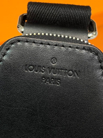 Кожаная черная сумка Avenue Sling NM Louis Vuitton