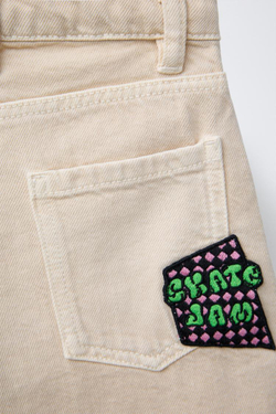 ZARA ШОРТЫ-БЕРМУДЫ ИЗ ТВИЛА С НАШИВКАМИ, ЭКРЮ