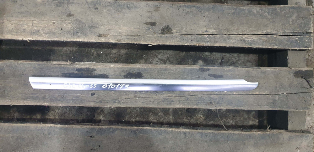 Накладка стекла заднего левого Mercedes GLC (X253) 15-нв Б/У Оригинал A2536700122