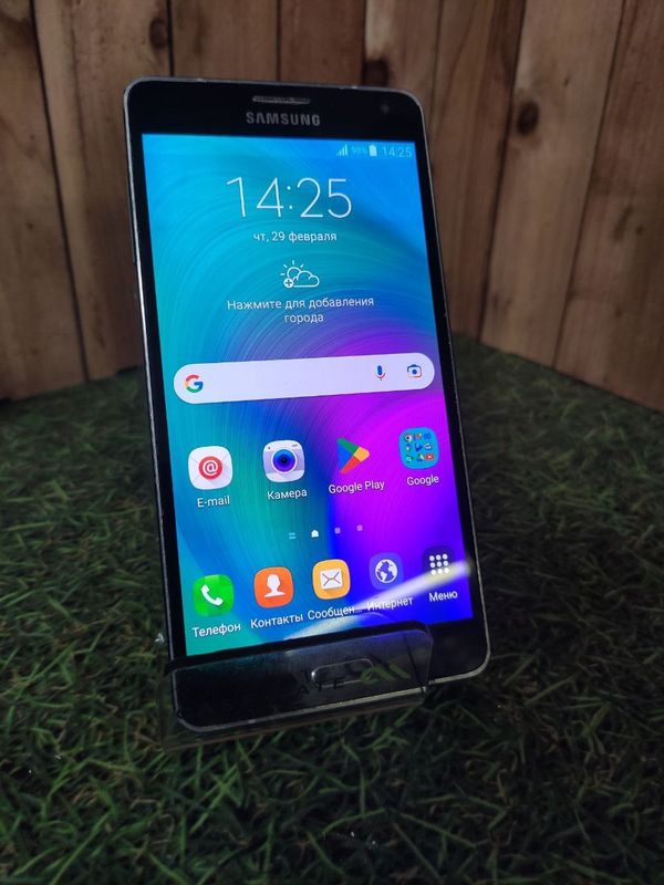 Смартфон Samsung A700FD 2018, 16 ГБ, Черный, (Витринный)