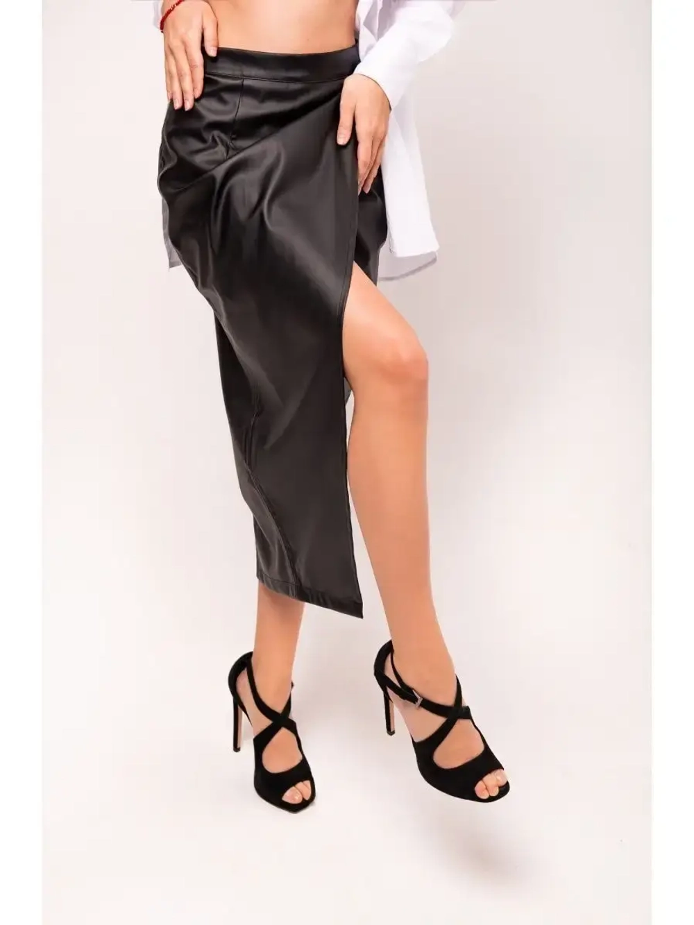 Юбка кожаная с разрезом