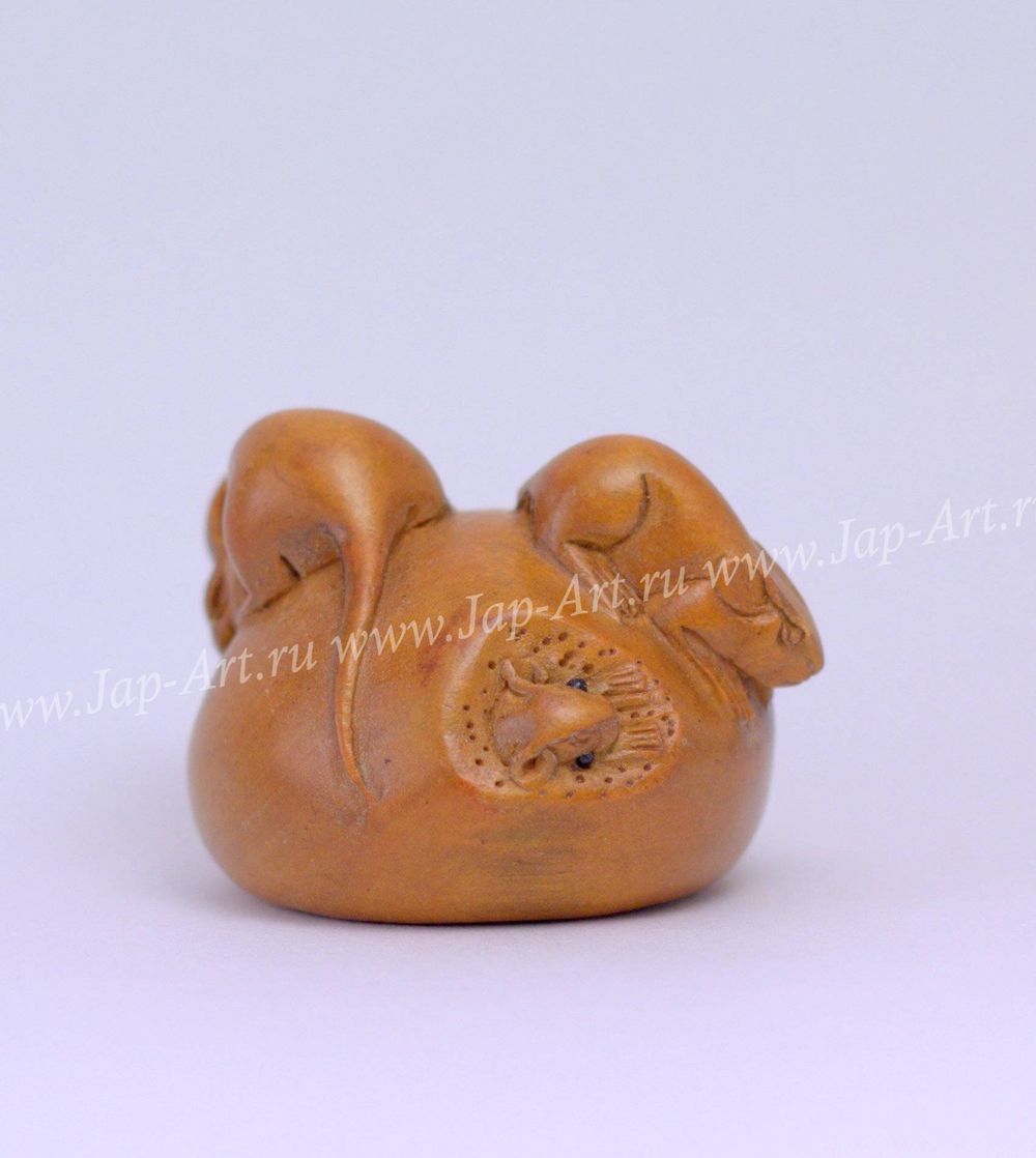 Нэцкэ Три мыши и мешок с крупой