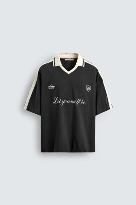 ZARA ПОЛО С РЕТРО-ФУТБОЛЬНЫМ ПРИНТОМ, ЧЕРНЫЙ