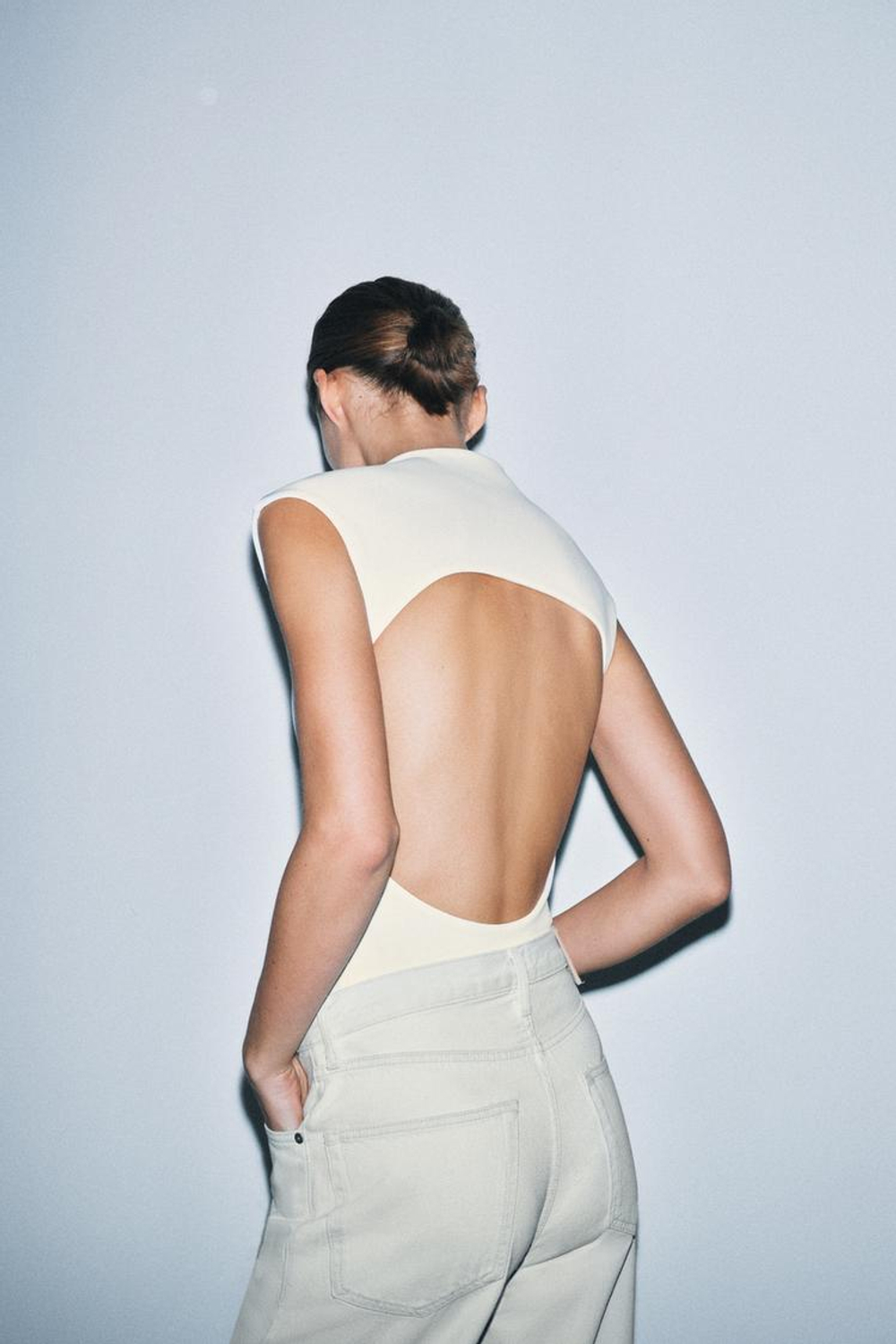 ZARA БОДИ С ВЫРЕЗАМИ ИЗ ЭЛАСТИЧНОЙ ТКАНИ, ЖЕЛТОВАТО-БЕЛЫЙ