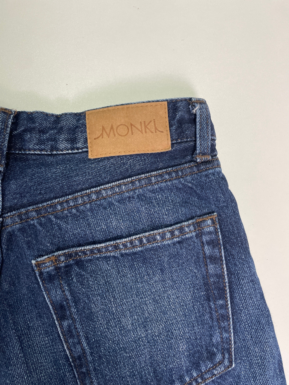 Джинсы Monki