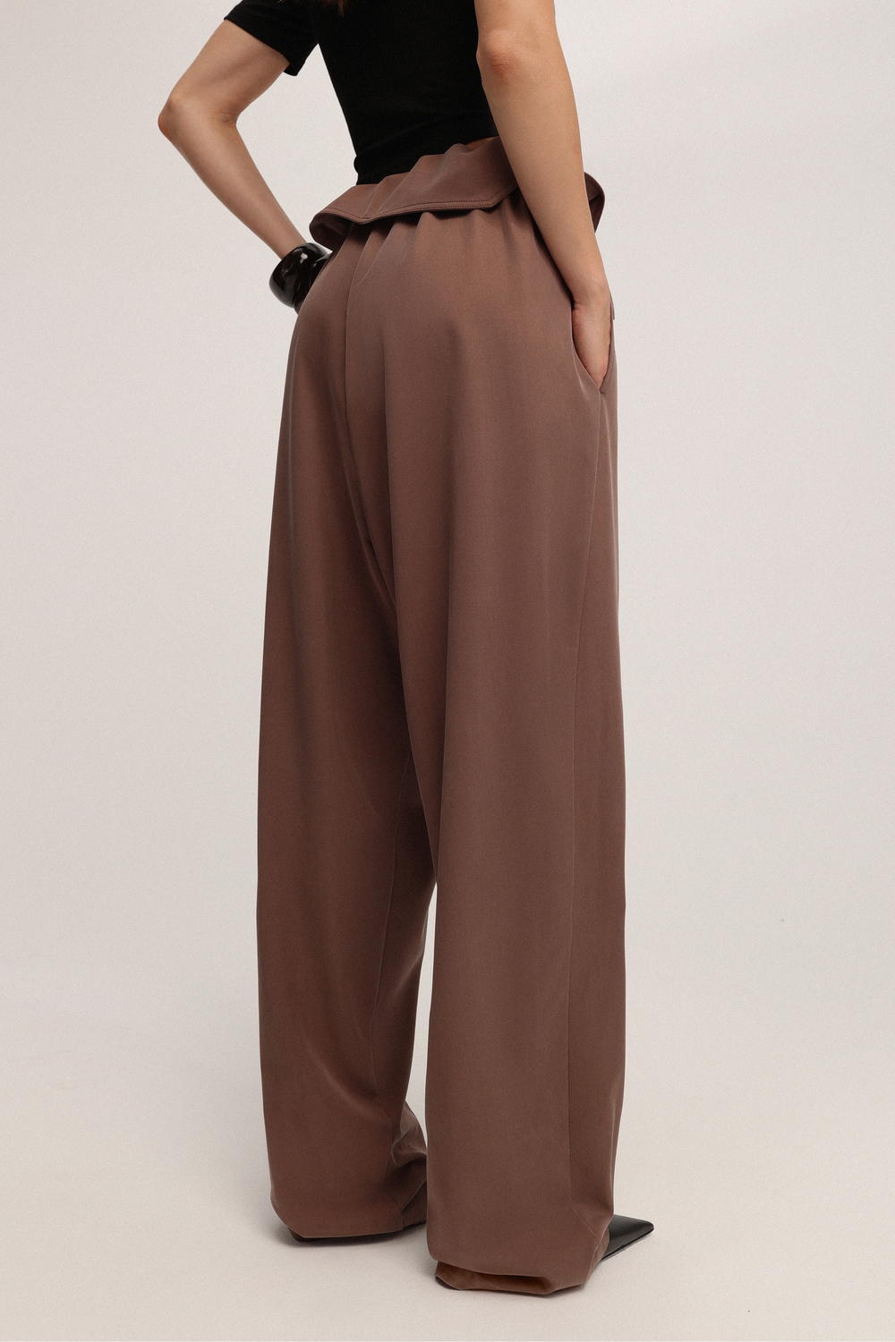 Брюки о-силуэта на кулисе