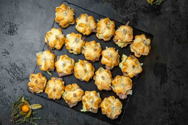 Мини бургер-профитроль с ростбифом, 20 шт.