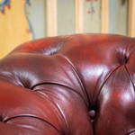 Диван в стиле Честерфильд