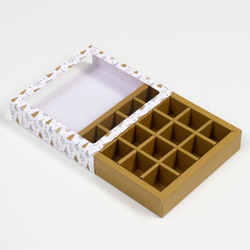 Коробка на 16 конфет Новогодние ёлки, 17,7*17,7*3.8 см