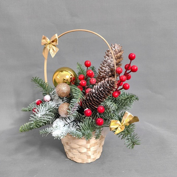 Новогодняя композиция в корзинке