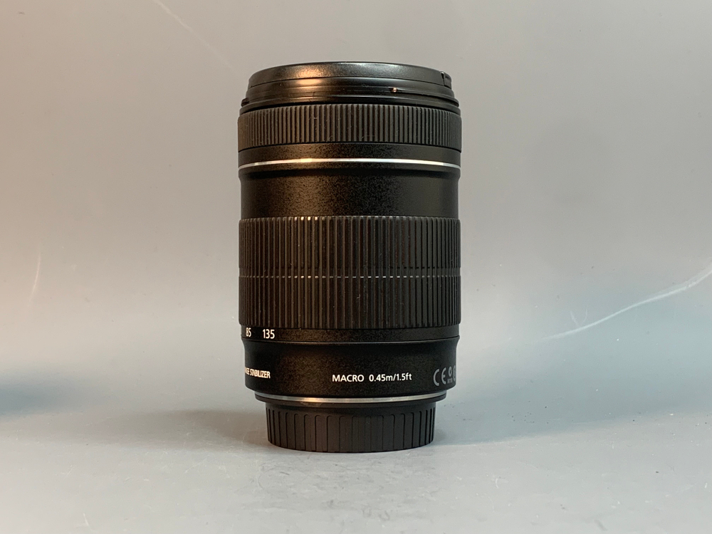 Canon EF-S 18-135 mm f/3.5-5.6 IS Скол внутри линзы