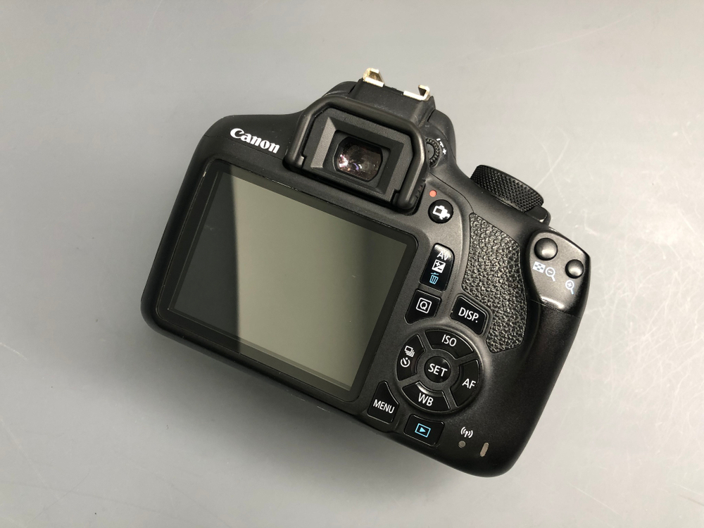 Canon 1300D + 18-55mm 3.5-5.6 IS II 61.000 кадров