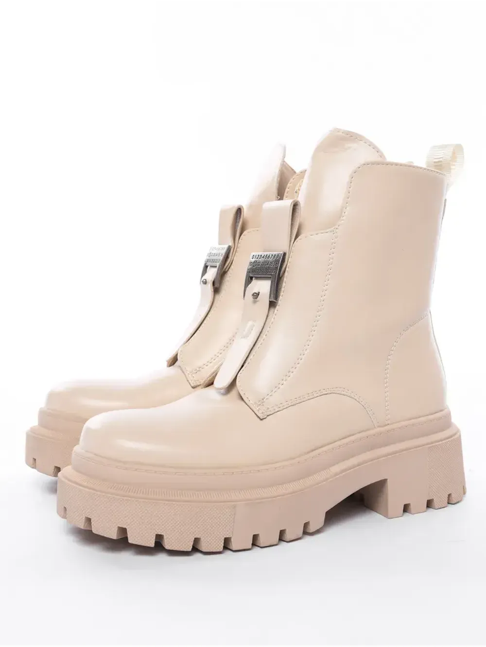 Зимние ботинки на высокой платформе