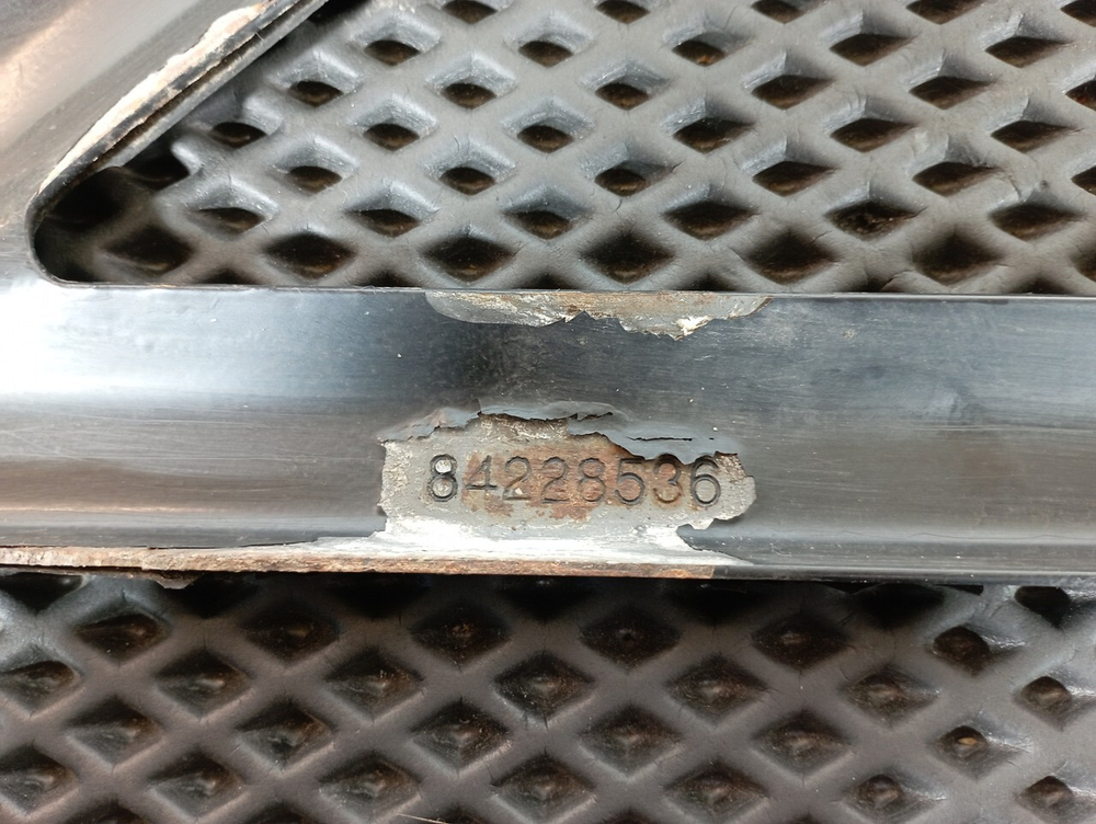 Кронштейн крыла переднего