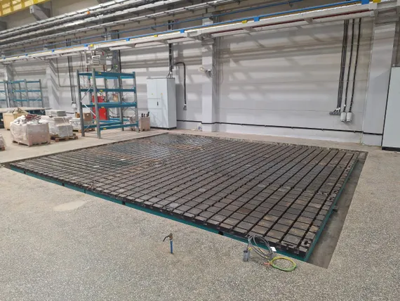 Чугунная плита с сеткой Т-образных пазов