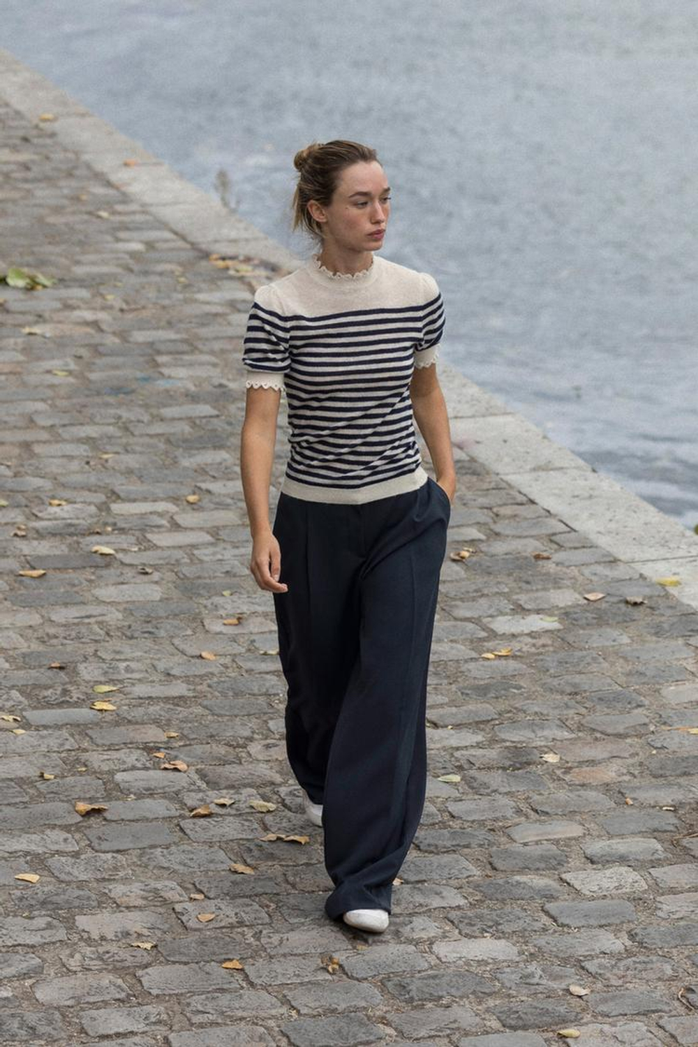 ZARA ПОЛОСАТЫЙ ТРИКОТАЖНЫЙ ТОП С ОБОРКАМИ, ПОЛОСКИ