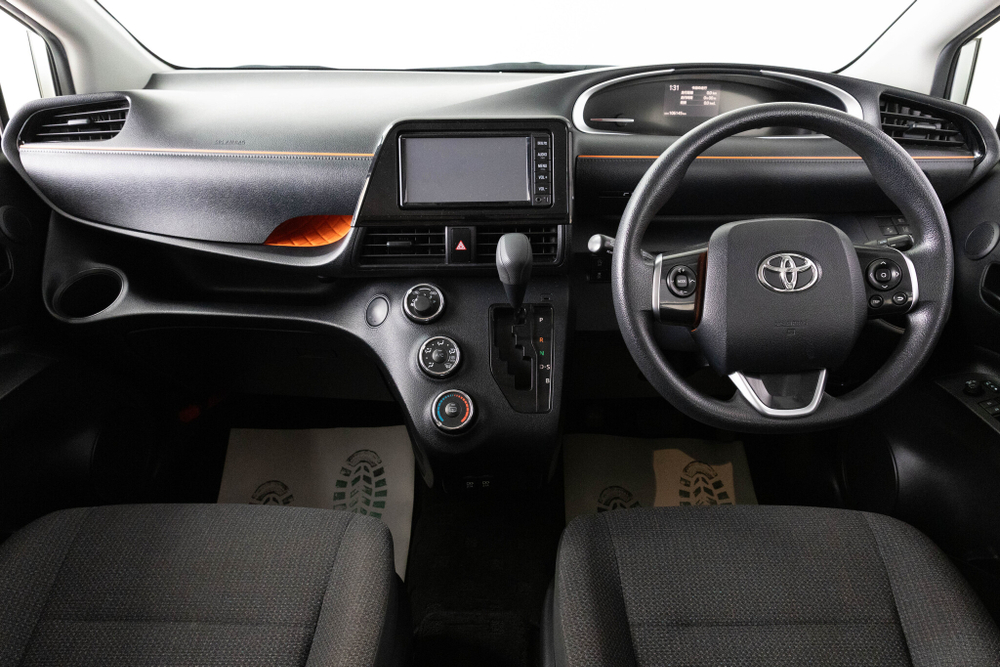 Toyota Sienta, 2018 год