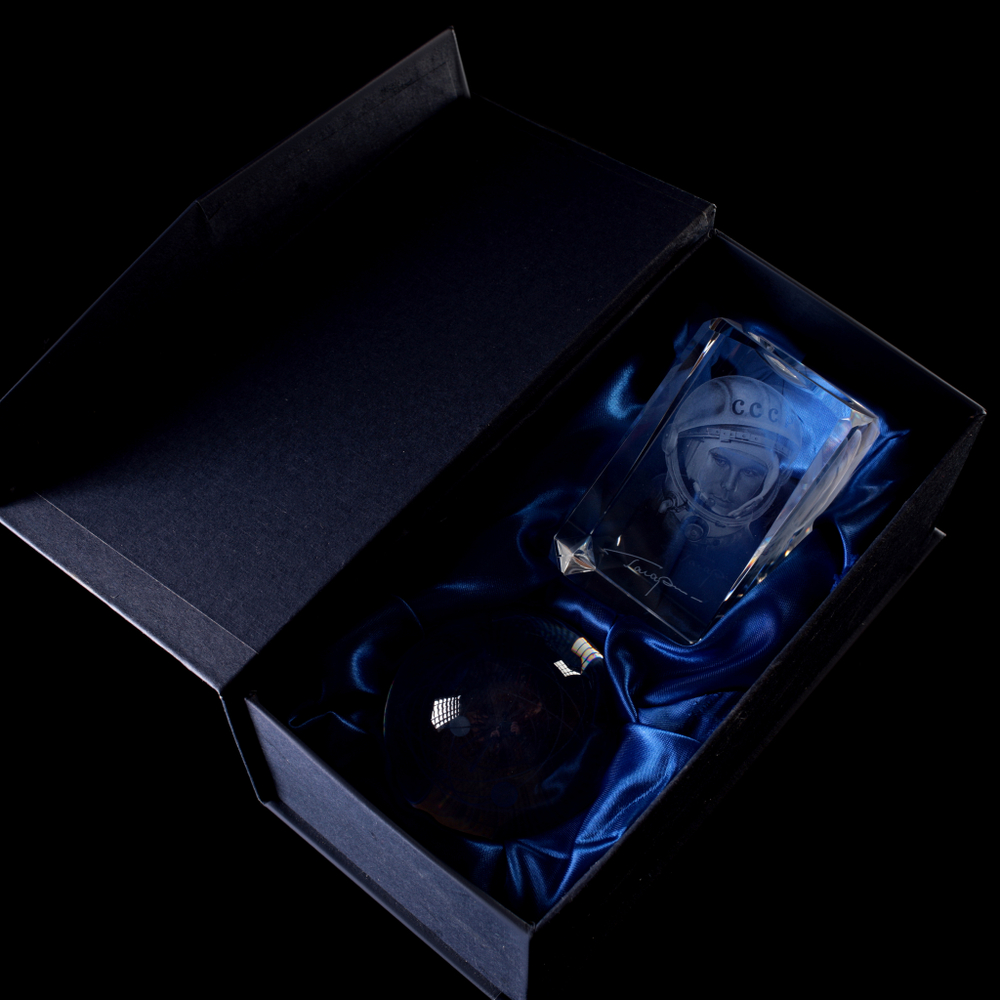 Композиция "Гагарин" и Шар "Солнечная система"